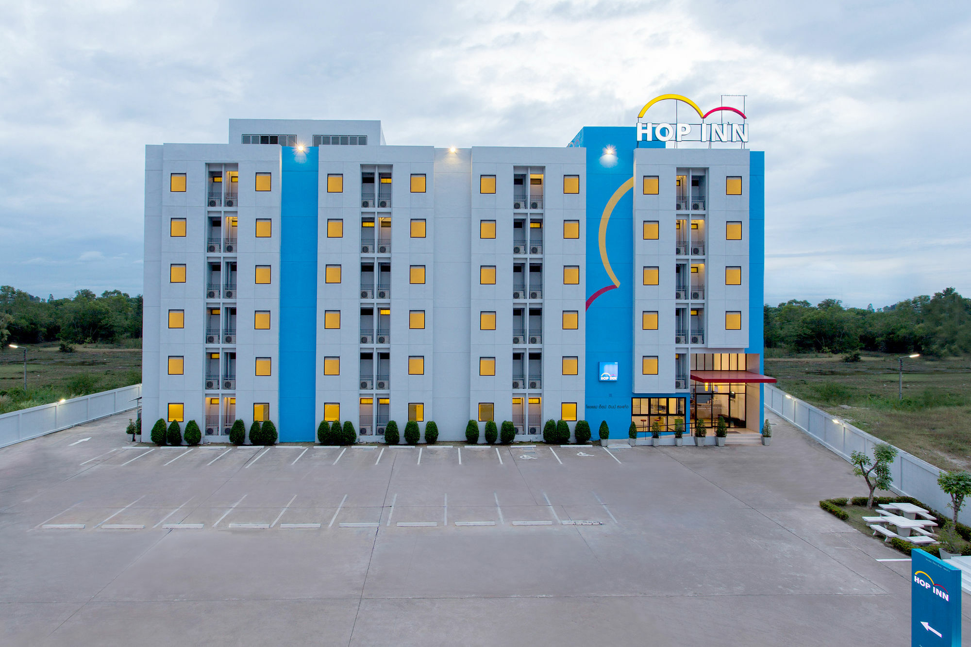 Hop Inn Phuket Exterior photo
